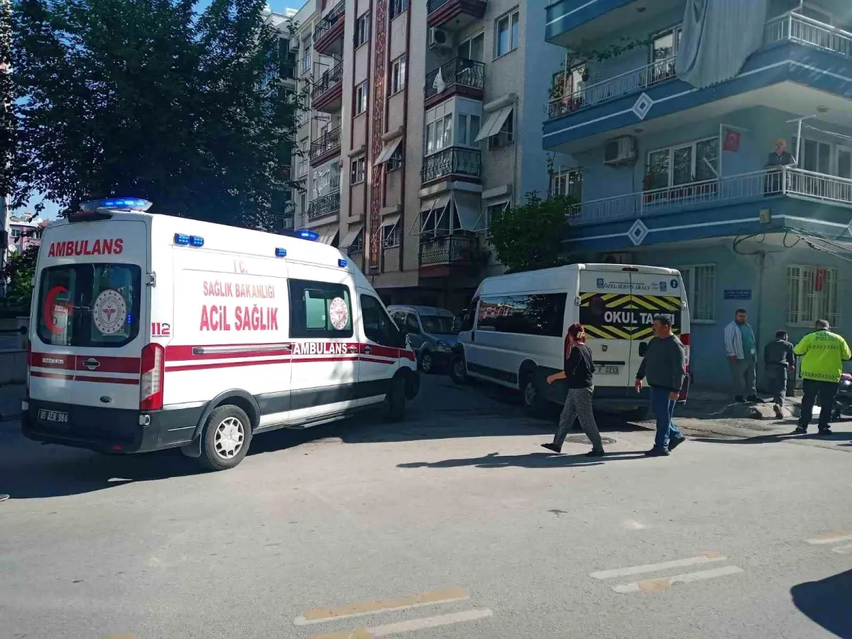 Aydın\'da motosiklet ile servis aracı çarpıştı: Genç kız yaralandı