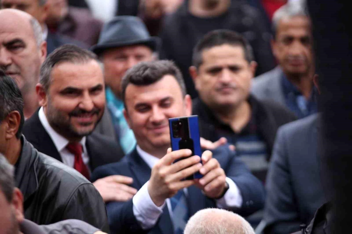 AK Parti Zonguldak Milletvekili Adayları Devrek\'te Yoğun İlgiyle Karşılandı