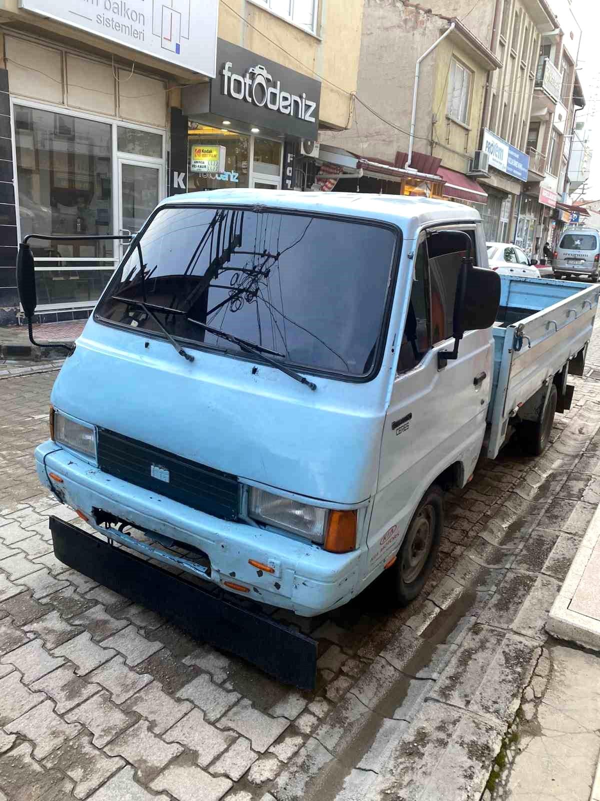 Afyonkarahisar Bolvadin\'de trafikten men edilen kamyonetle gezen şahıs yakalandı
