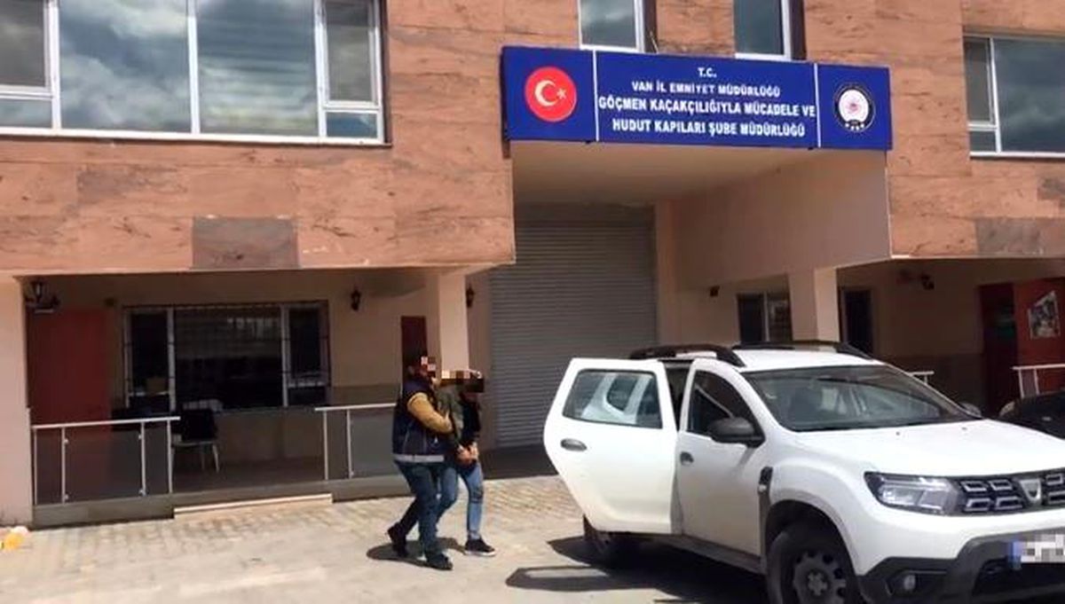 Van\'da Göçmen Kaçakçılığı Operasyonu: 5 Kişiden Birisi Tutuklandı