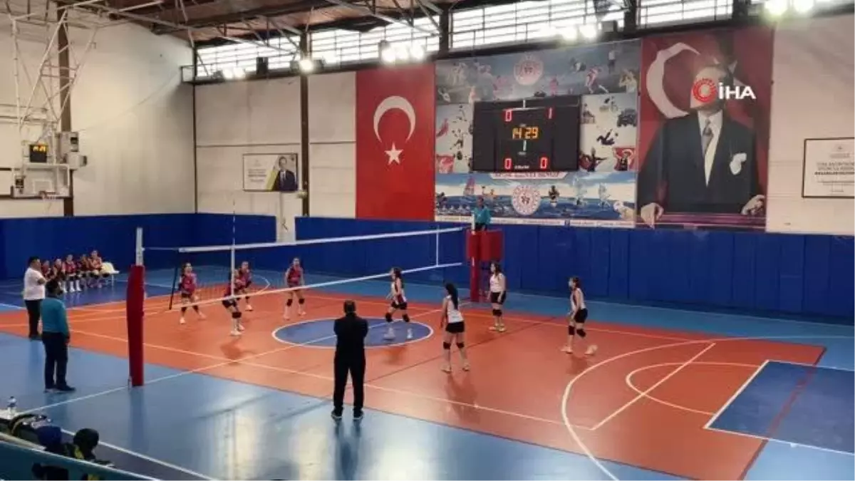 Sinop\'ta Okul Sporları Voleybol Küçükler Grup Müsabakaları Başladı