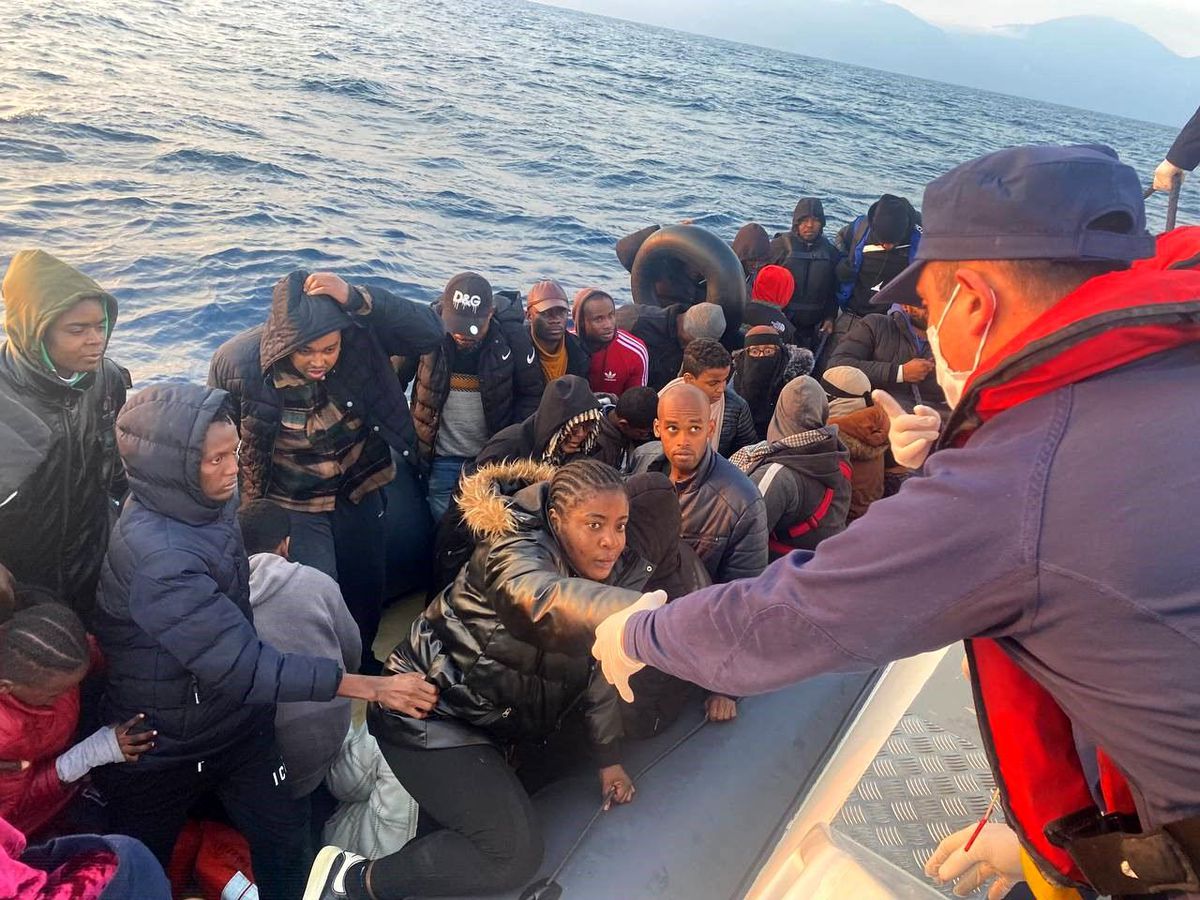 Kuşadası\'nda 46 Düzensiz Göçmen Kurtarıldı
