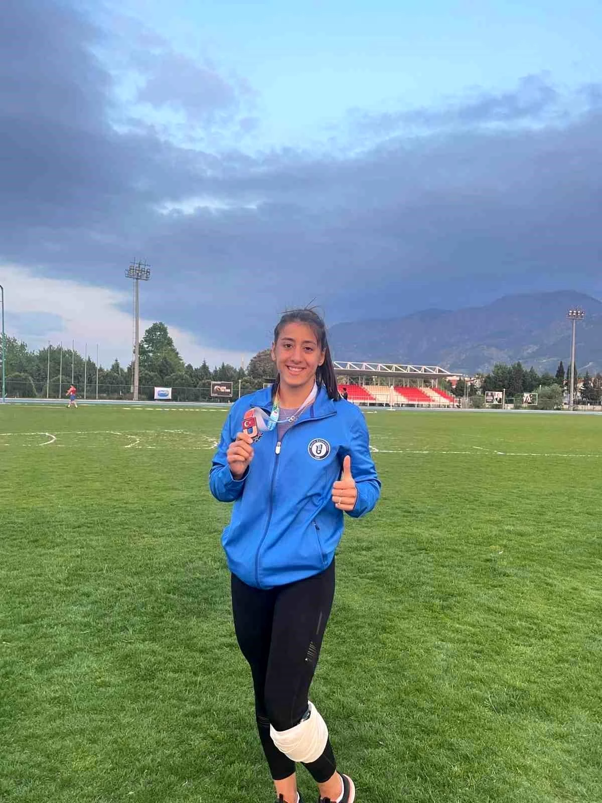 BARÜ öğrencisi Mizgin Ay Ünilig Atletizm Türkiye Şampiyonasında bronz madalya kazandı
