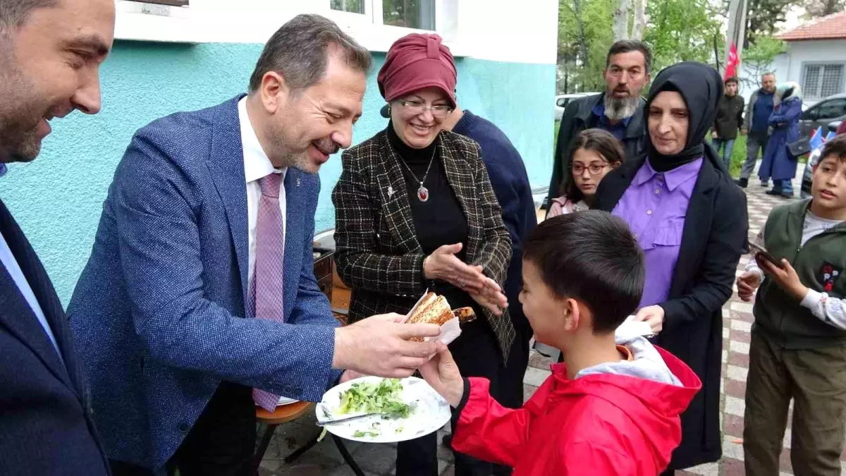 Çölyak hastalarına balık ve glutensiz ekmek ikramı