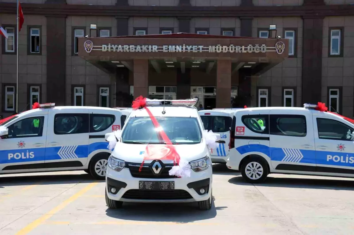Diyarbakır Emniyet Müdürlüğüne 41 araç teslim edildi