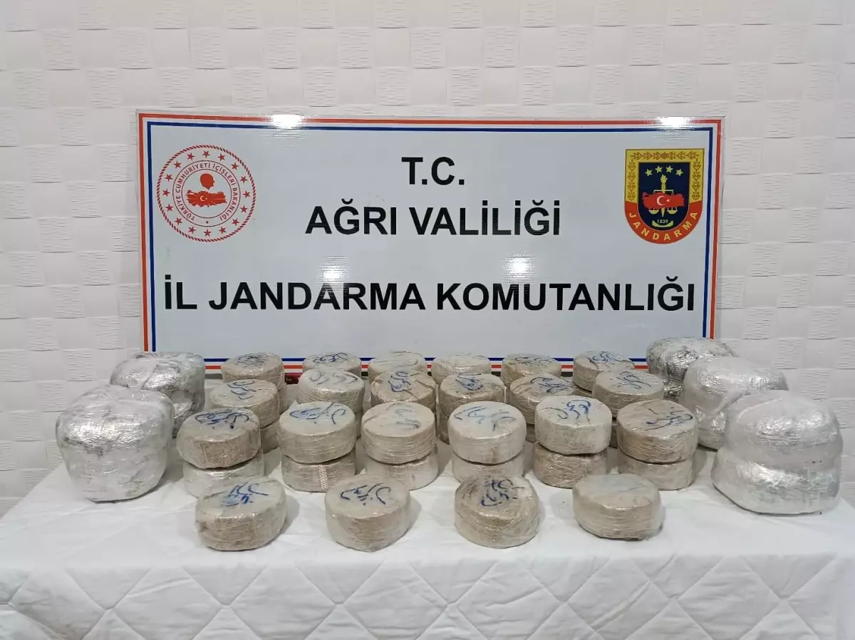 Ağrı\'da 20 Kilo Eroin ve 3 Kilo Esrar Ele Geçirildi