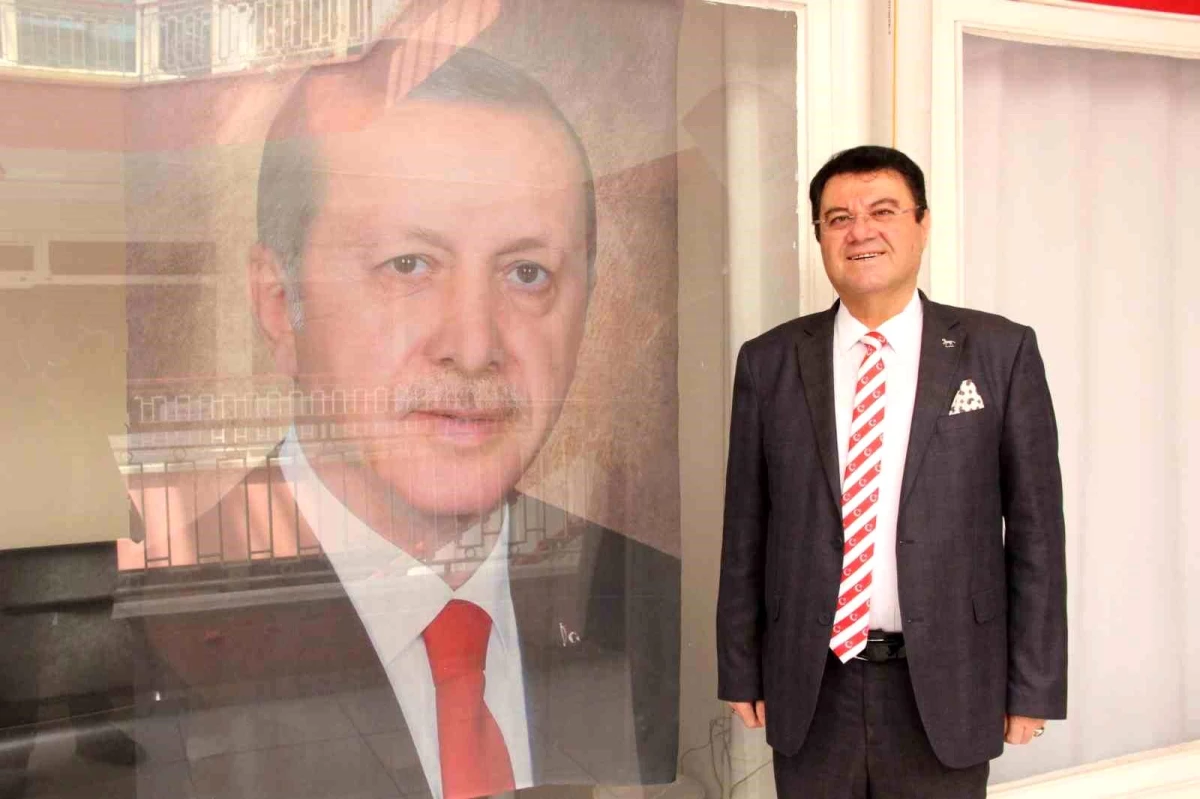Karaman Demokrat Parti İl Başkanı Erdoğan\'ın Resmini Parti Binasına Astı