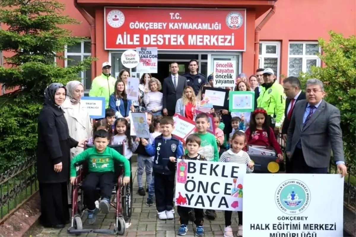 Gökçebey Kaymakamı, minik öğrencilerle trafik uygulaması gerçekleştirdi