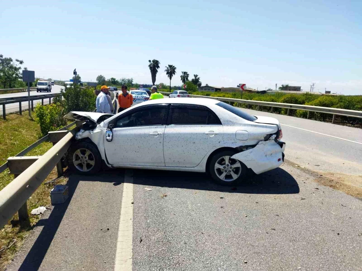 Manavgat\'ta Otomobilin Motosiklete Çarpması Sonucu 2 Kişi Yaralandı