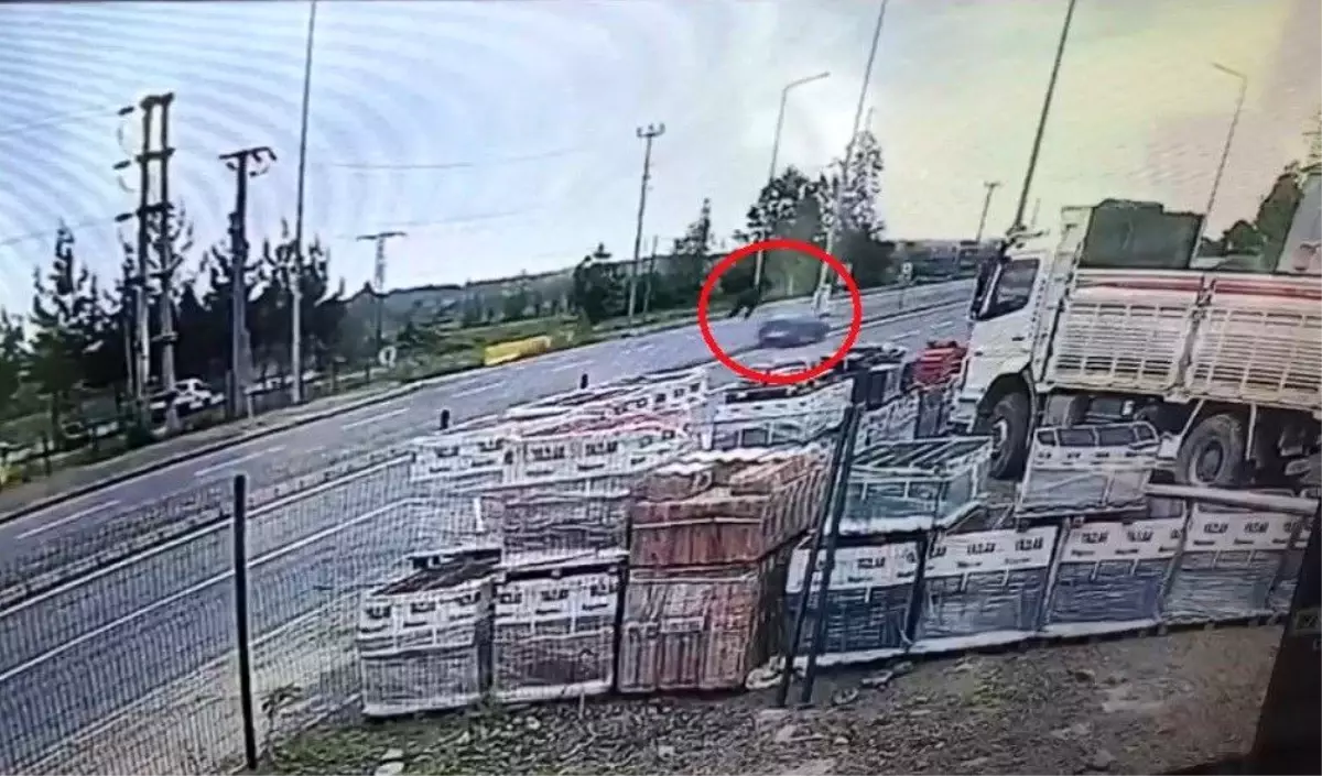 Samsun\'da Otomobilin Çarptığı Yaya Havada Takla Attı