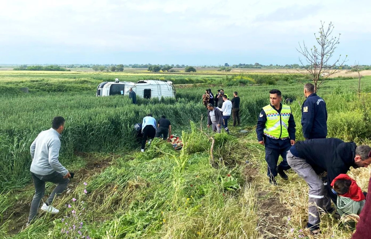 Bursa\'da servis minibüsü kaza yaptı: 8 yaralı