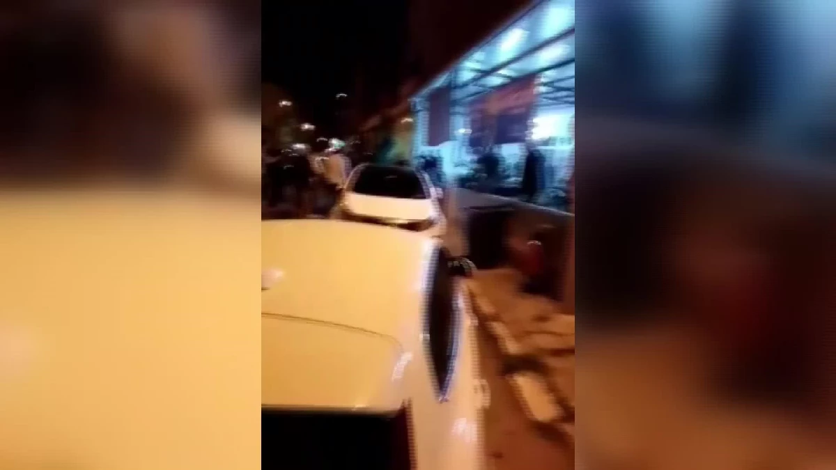 Kılıçdaroğlu\'nun afişlerinin olduğu kahvehaneye saldırı