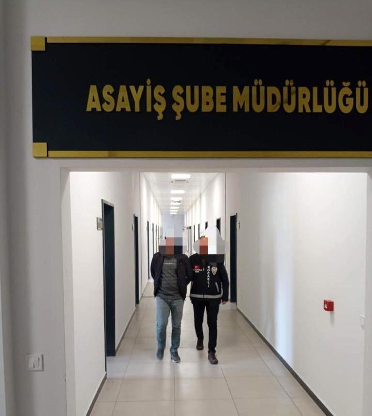 Kocaeli\'de Silahlı Yağma Suçlarından Aranan Şahıs ve Suç Ortağı Yakalandı