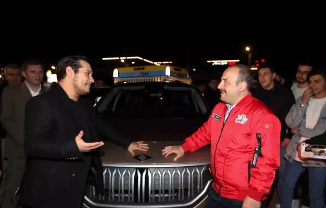 Yerli otomobil Togg'dan drift şov! Dumandan göz gözü görmedi