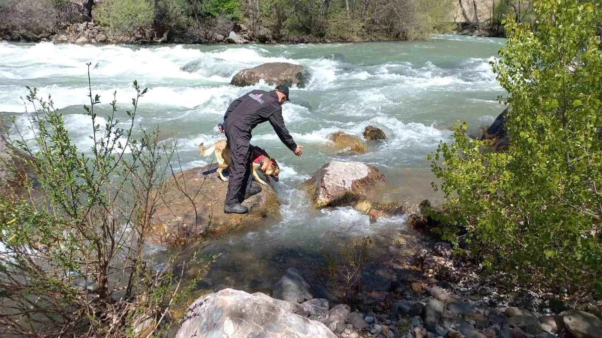 Tunceli\'de kaybolan gençlerden biri daha bulundu