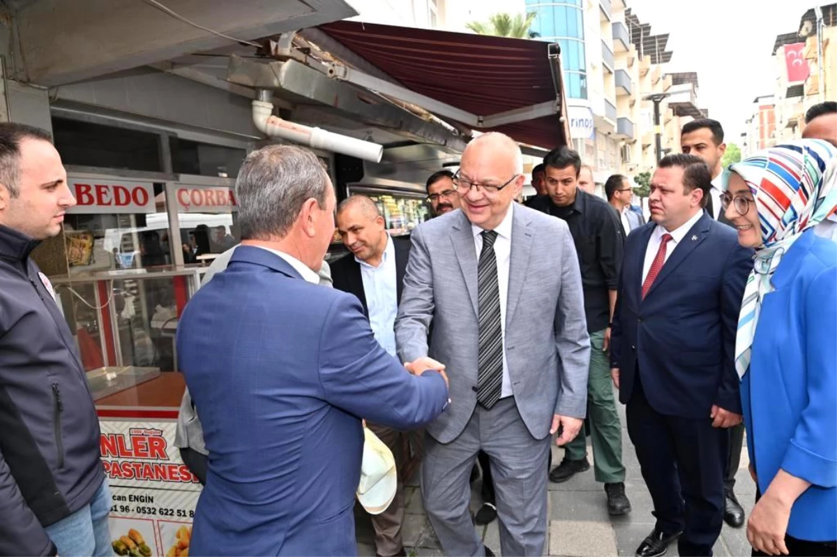 Manisa Büyükşehir Belediyesi, Ahmetli\'deki Üreticilere İlaçlama Makinesi Tahsis Etti