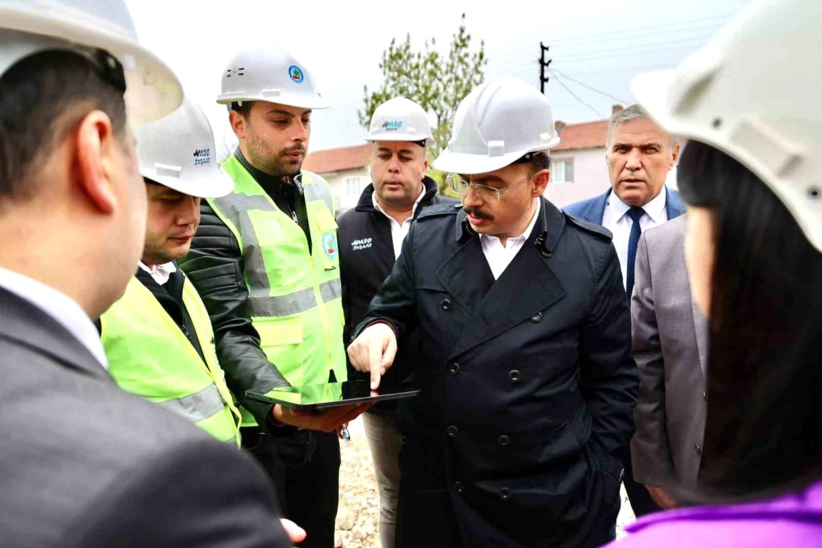Bilecik Valisi Kemal Kızılkaya, Pazaryeri ilçesindeki ortaokul inşaatlarını inceledi