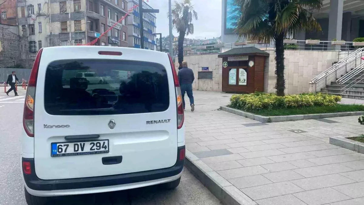 Zonguldak\'ta 67 Yaşındaki Adam Şehir Tuvaletinde Baygın Halde Bulundu