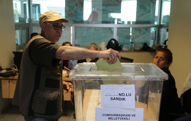 Yurt dışındaki vatandaşların oy verme işlemi rekor katılımla tamamlandı