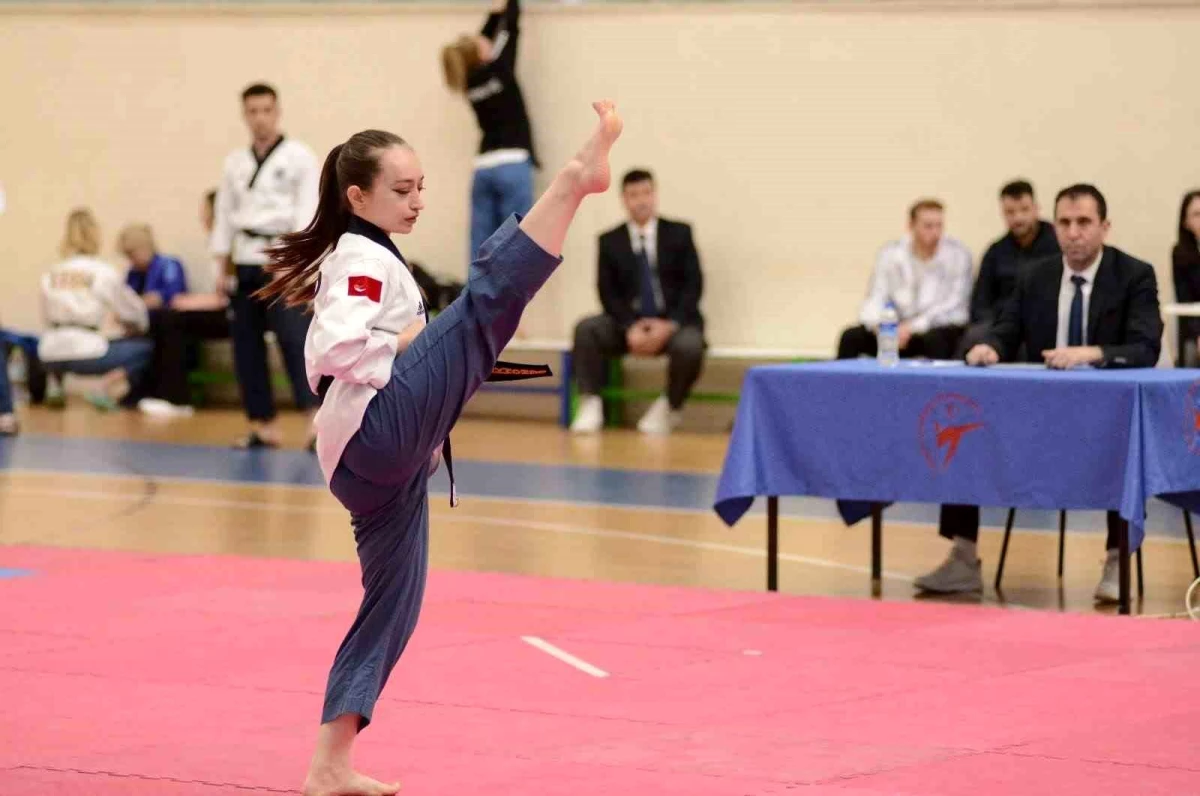 ÜNİLİG Türkiye Teakwondo Şampiyonası başladı