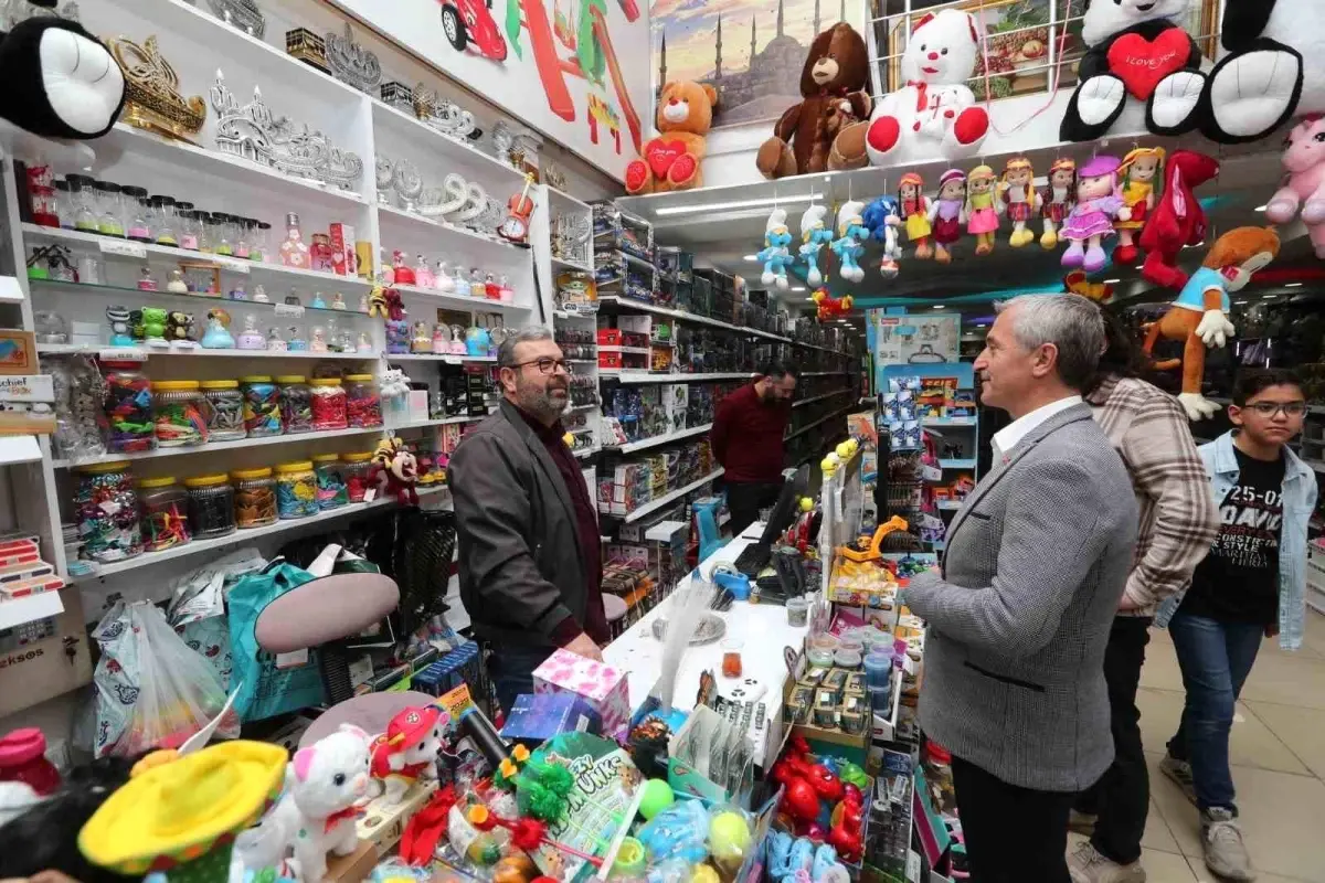 Şahinbey Belediye Başkanı Mehmet Tahmazoğlu, esnaf ziyaretinde Abdulhamit Gül ile birlikte