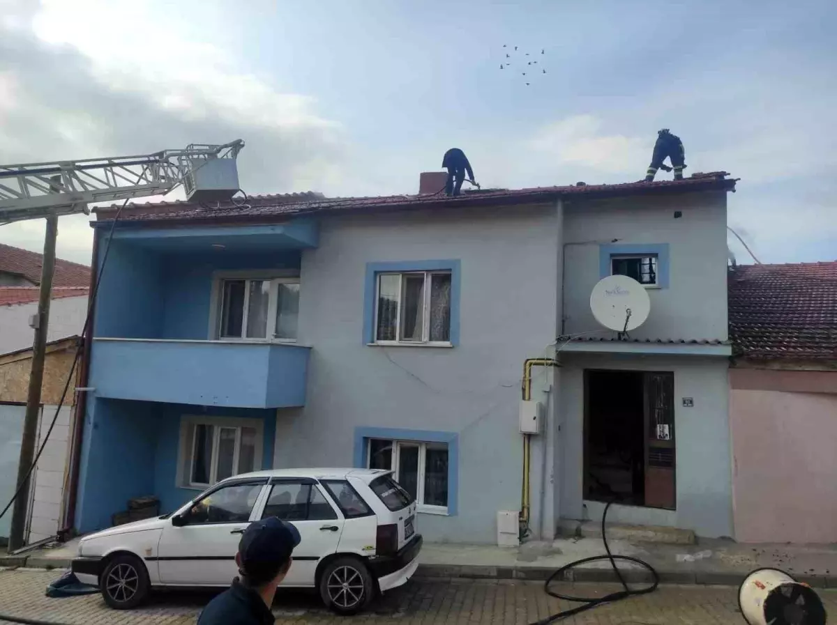 Bozüyük\'te çıkan yangın çevre evlere sıçramadan söndürüldü