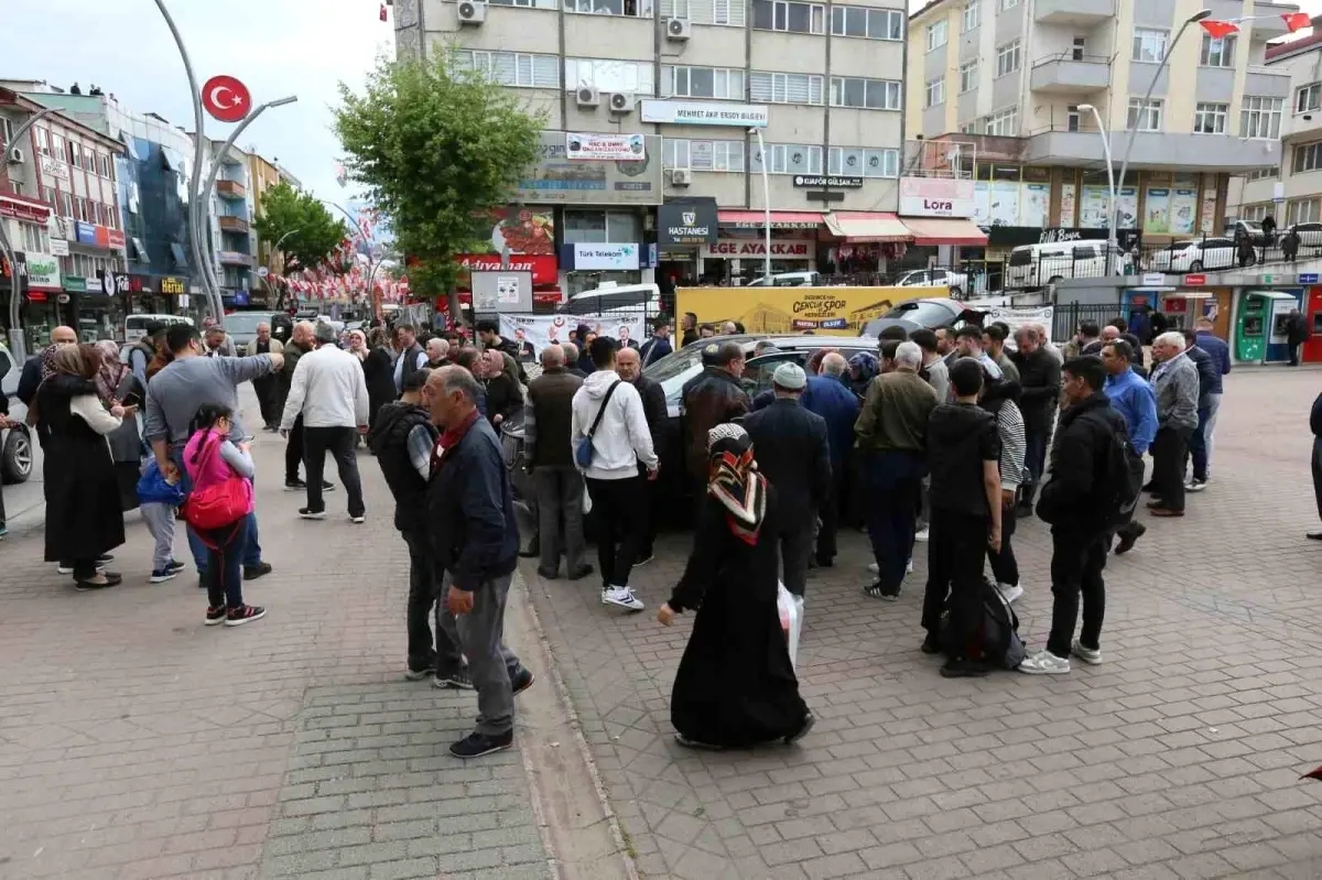 Türkiye\'nin ilk yerli ve milli otomobili Togg Derince\'de sergilendi