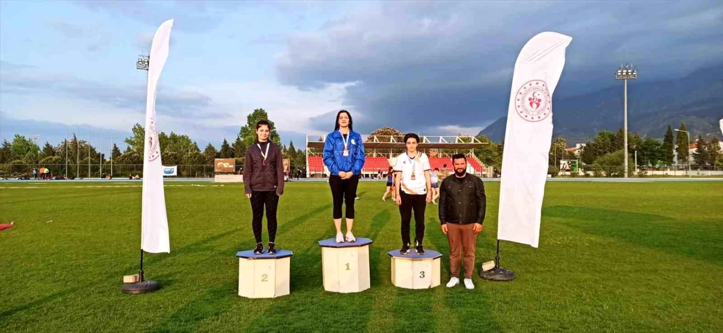 Hitit Üniversitesi öğrencileri Ünilig Atletizm Türkiye Şampiyonasından madalyalarla döndü
