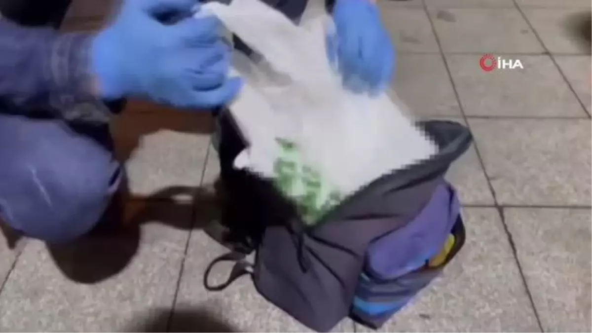 İstanbul\'da Şüphe Üzerine Durdurulan Motosikletten Uyuşturucu Çıktı