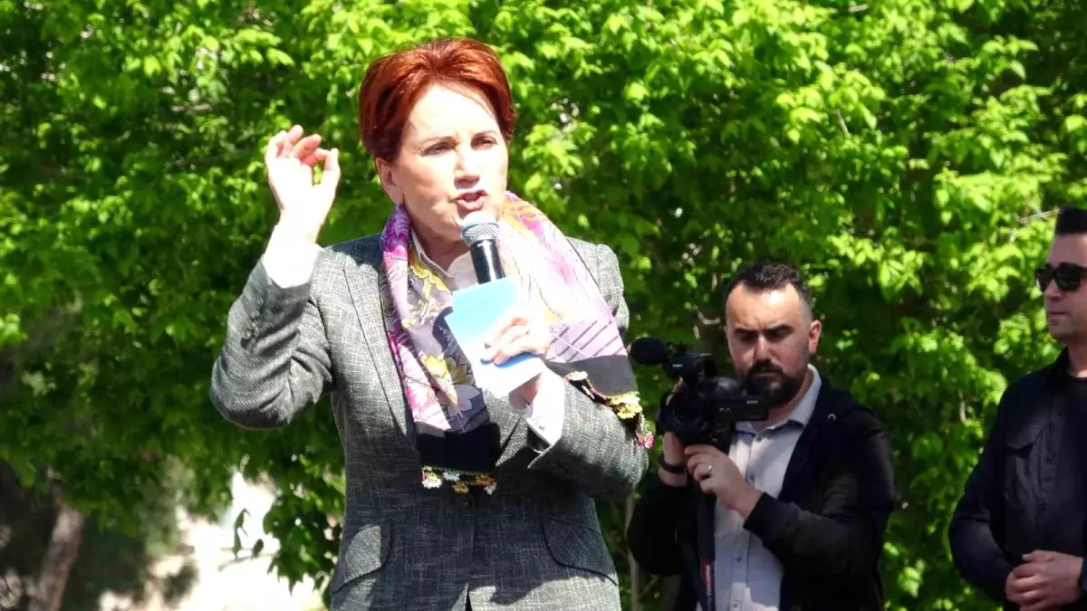 İYİ Parti Genel Başkanı Meral Akşener Çanakkale\'de Seçim Çalışmalarına Devam Ediyor