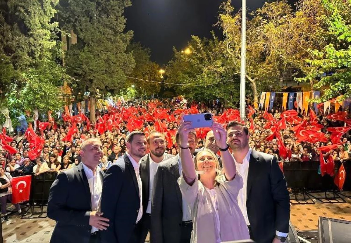 AK Parti Çiğli İlçe Başkanlığı Halk Konseri Düzenledi