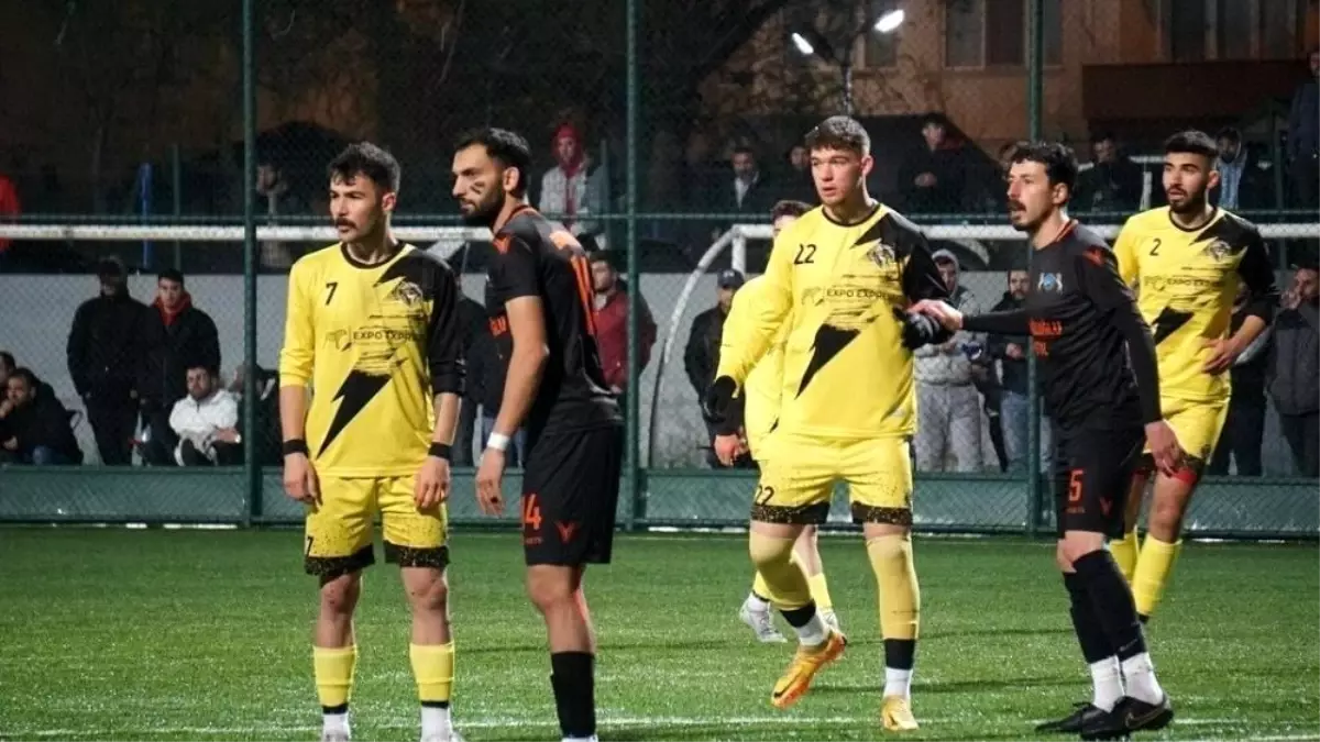 Kayseri\'de Seçim Nedeniyle Pazar Günü Futbol Maçları İptal Edildi