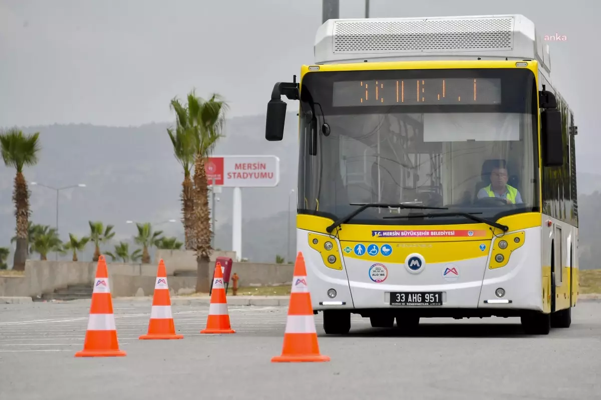 Mersin Büyükşehir Belediyesi otobüs şoförlerine ileri sürüş teknikleri eğitimi verdi