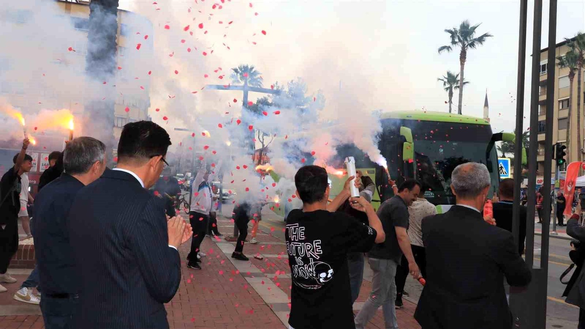 Eşin Group Nazilli Belediyespor U17 Futbol Takımı coşkuyla karşılandı