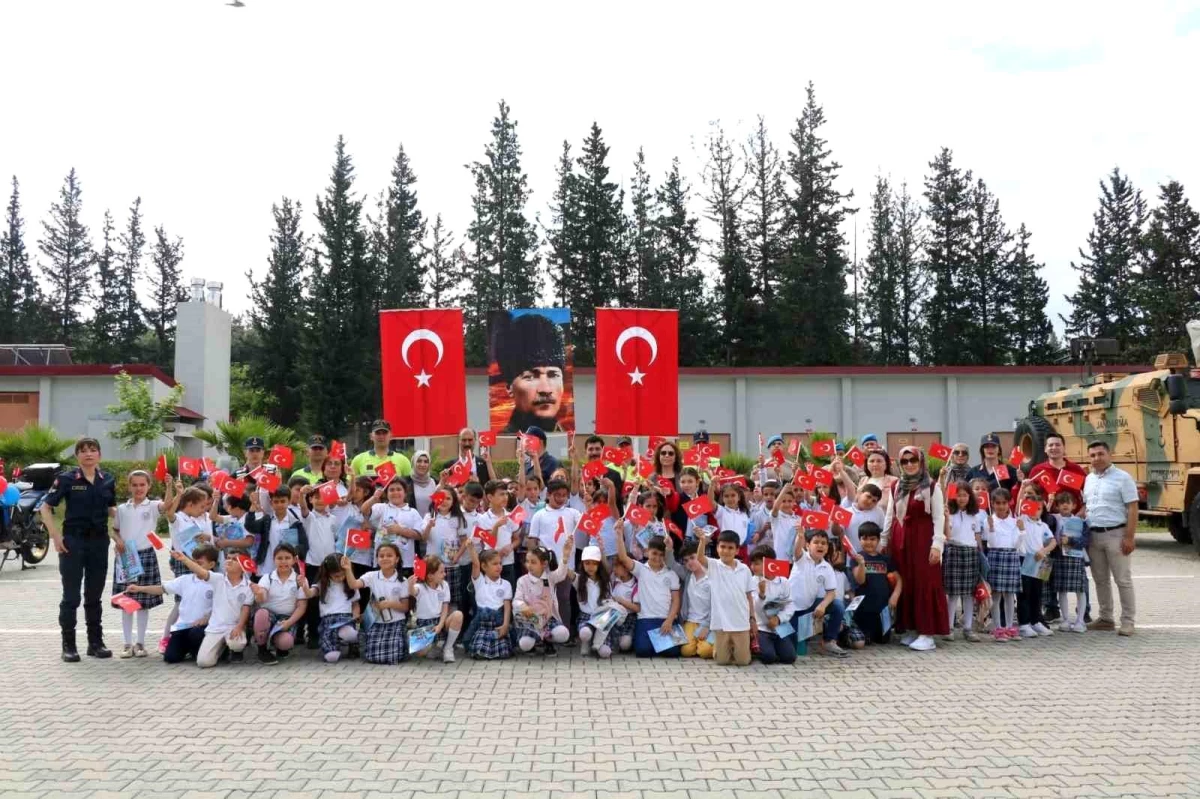Osmaniye\'de Trafik Haftası ve Jandarmayı Sevdirme Etkinliği