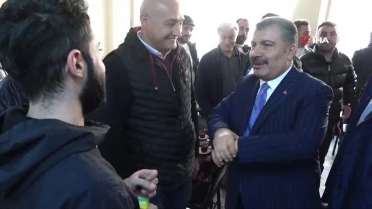 Sağlık Bakanı Fahrettin Koca Sultangazide vatandaşlar buluşup sohbet etti