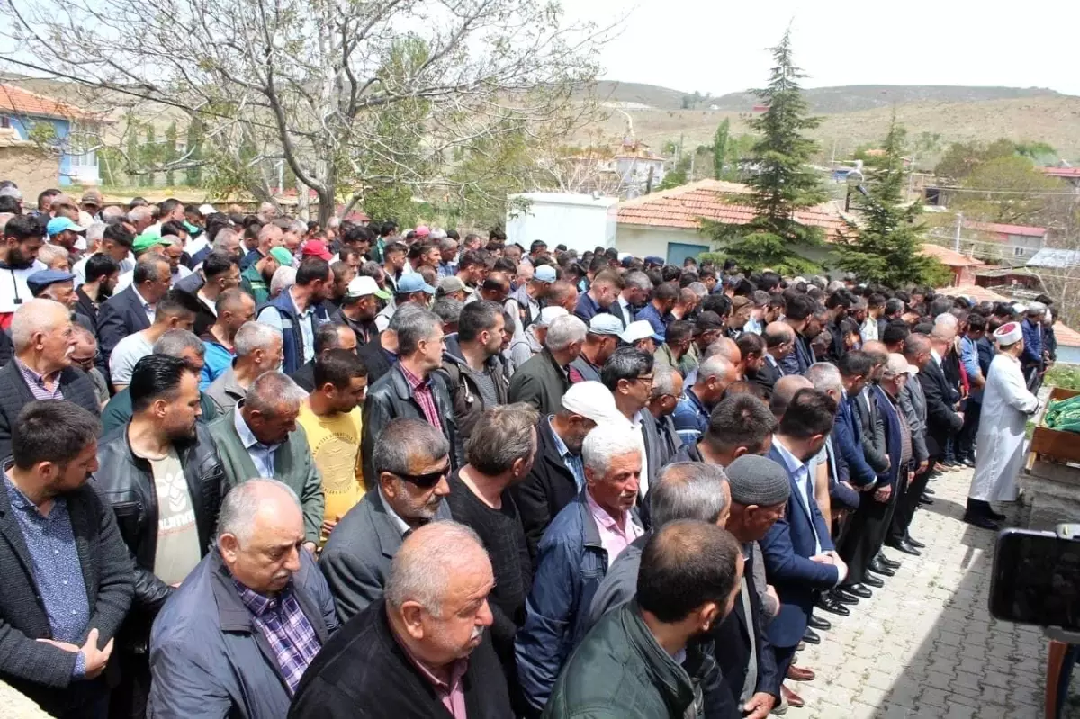 Niğde\'de trafik kazası: 20 yaşındaki genç hayatını kaybetti