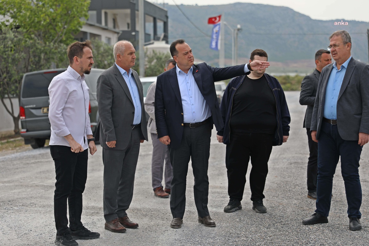 Akhisar Belediyesi Karaosmanoğlu Sanayi Sitesi\'nde soğuk asfalt çalışması başlattı