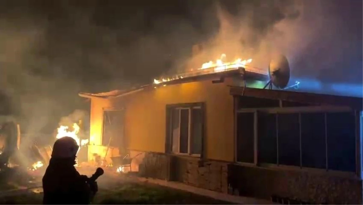 Sivasta yazlık ev yangını: Ev kullanılamaz hale geldi