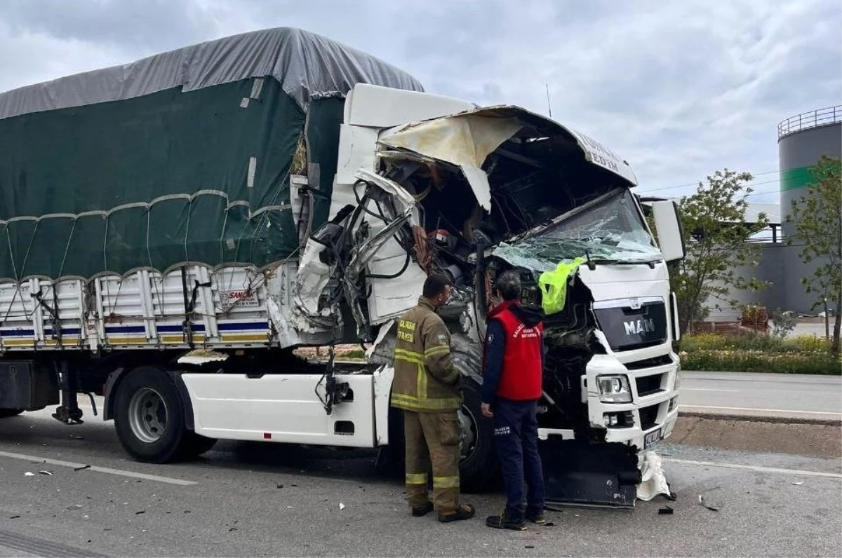 Bandırma-Çanakkale karayolunda trafik kazası: Sürücüler hafif yaralandı