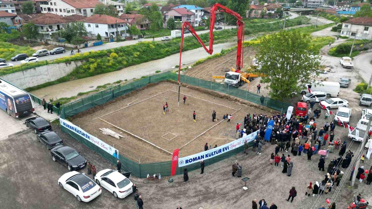 Düzce Belediye Başkanı Faruk Özlü, Roman Kültür Evi\'nin temelini attı