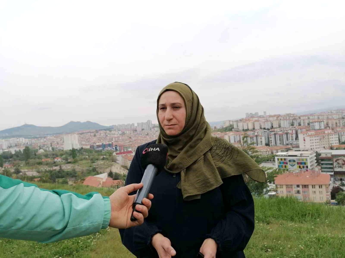 Ankara\'da Başörtülü Kadına Saldırı