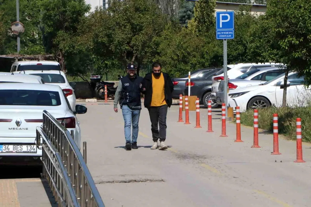 Adanada 22 göçmeni kaçak yollarla ülkeye sokan 3 şüpheli tutuklandı