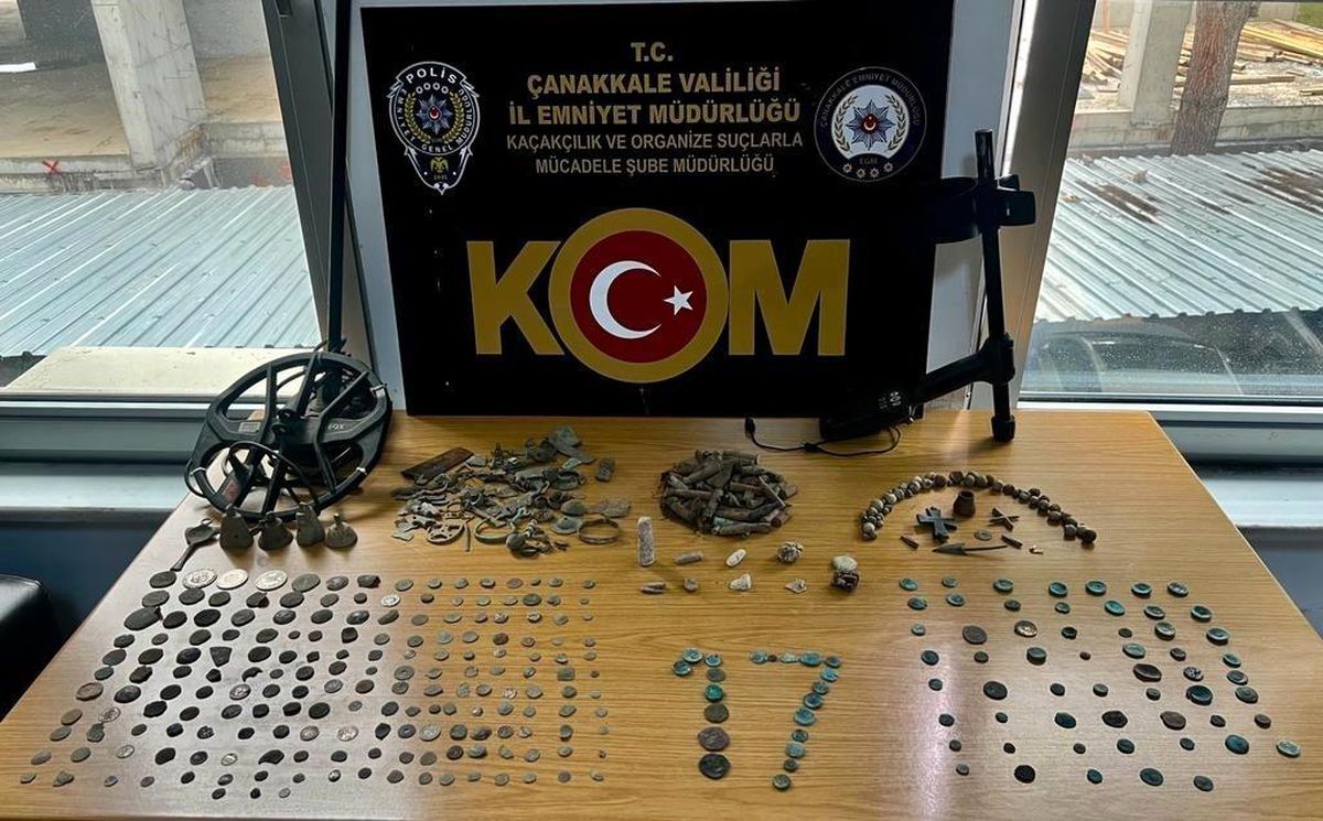 Çanakkale\'de Tarihi Eser Kaçakçılığı Operasyonu: 264 Adet Sikke ve Objeler Ele Geçirildi