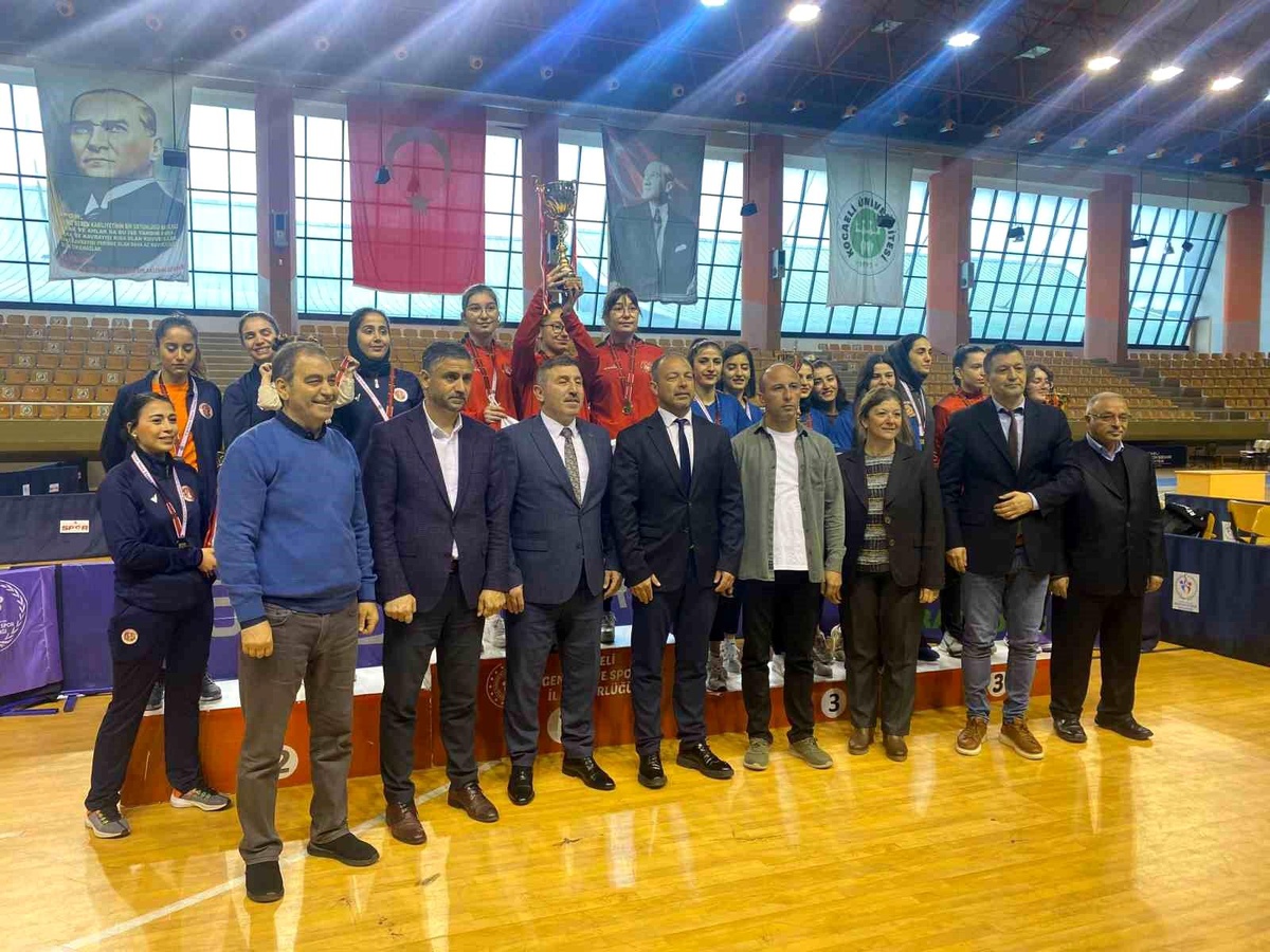 Elazığ Belediyesi Kadınlar Masa Tenisi Takımı Şampiyon Oldu