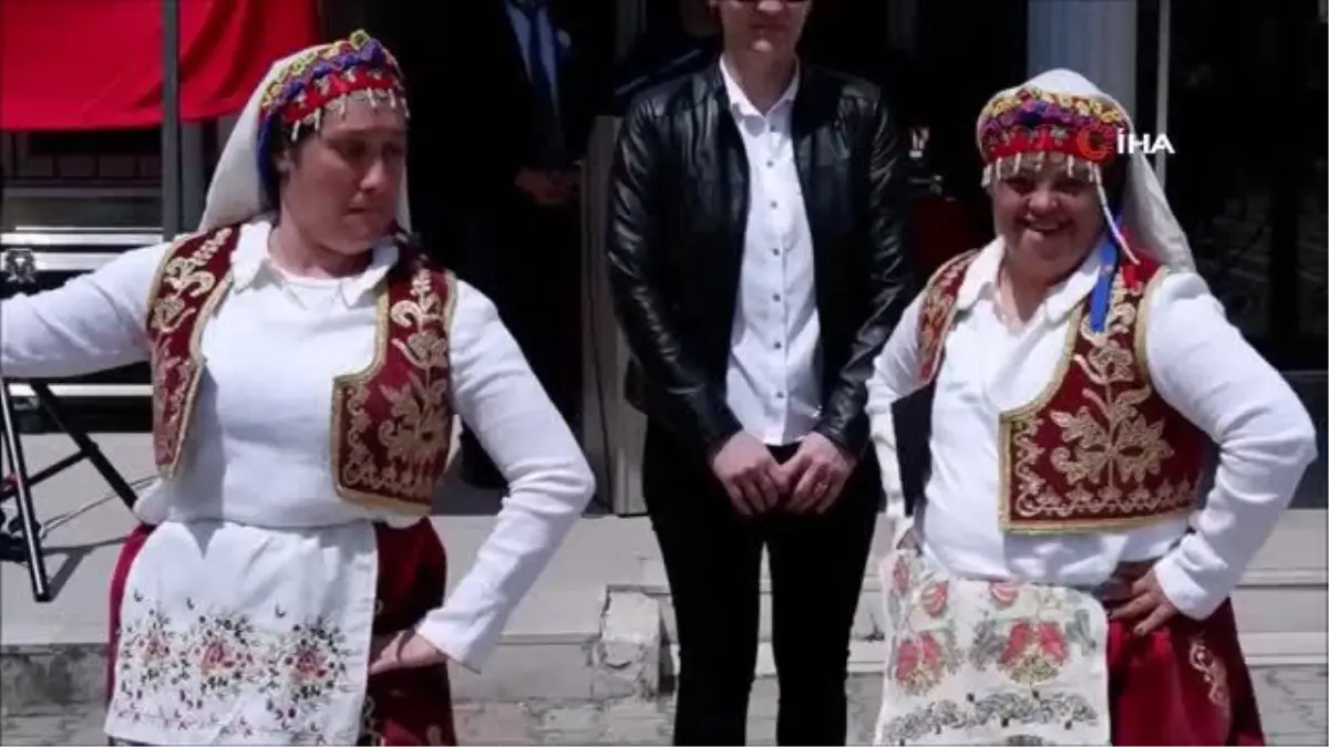 Engelli öğrencilere asker kınası töreninde duygu dolu anlar yaşandı