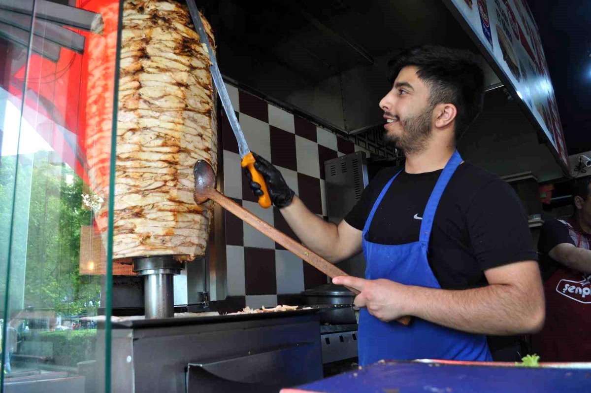 Eskişehir\'de Döner Fiyatlarına Az Zam Yapılması Müşteri Potansiyelini Arttırdı