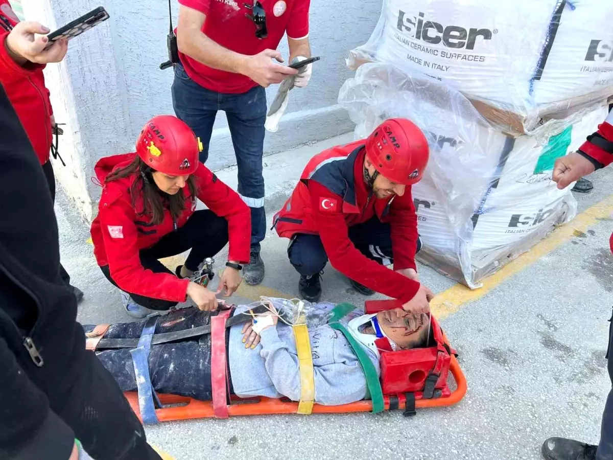 Bilecik\'te Arama-Kurtarma Tatbikatı: Silo Üzerinde Mahsur Kalan İşçi Kurtarıldı