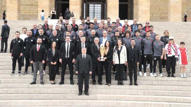 İlk durakları Ankara oldu! Süper Lig'e çıkan Samsunspor'dan gönülleri fetheden hareket İlk durakları Ankara oldu! Süper Lig'e çıkan Samsunspor'dan gönülleri fetheden hareket