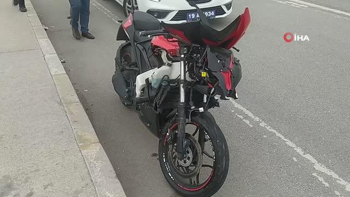 Köpeğe çarpan motosiklet sürücüsü ölümden döndü
